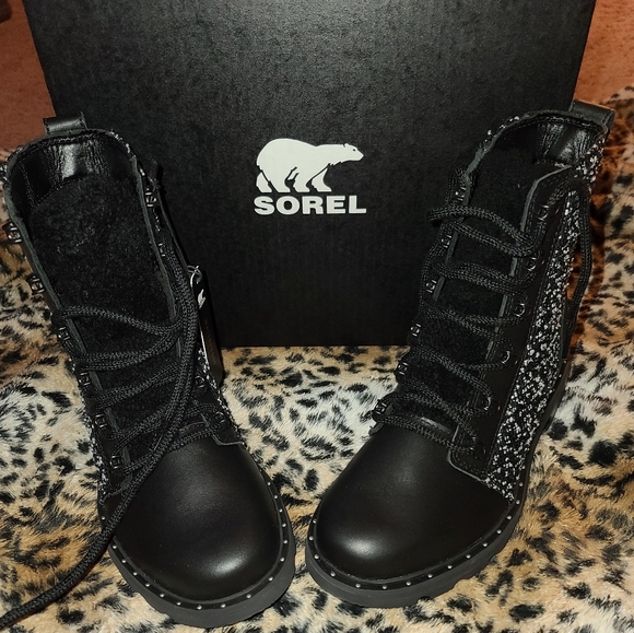 Sorel Boots - Picture 4 of 16